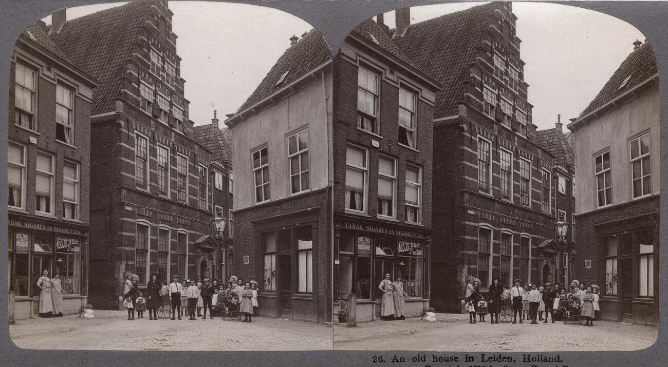 #50 Old town Leiden, Holland, 1910.