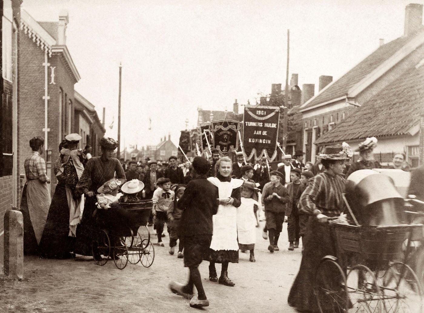 #74 Town parade celebrating the birthday of Queen Wilhelmina of the Netherlands in Kinderdijk, 1906