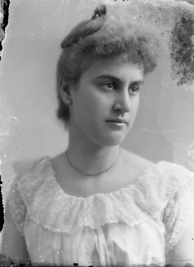 #12 Portrait of a woman in dress, 1910