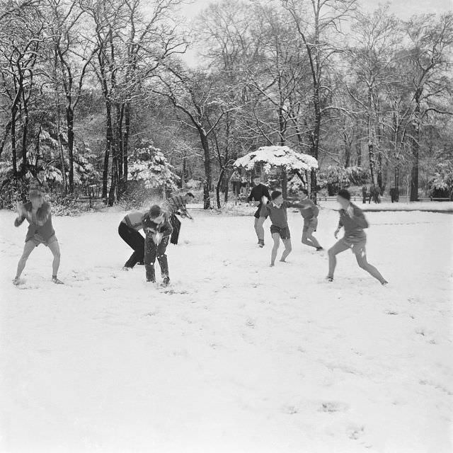 #13 A snow fight at the Bois de Boulogne, 1956.