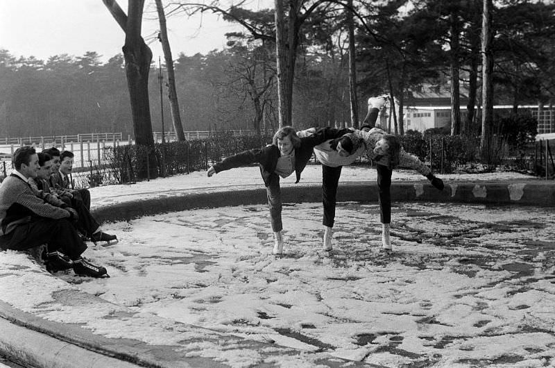 #18 Three girls doing tricks on a pool in front of admirers in Bois de Boulogne, 1956. (Jack Garofalo)