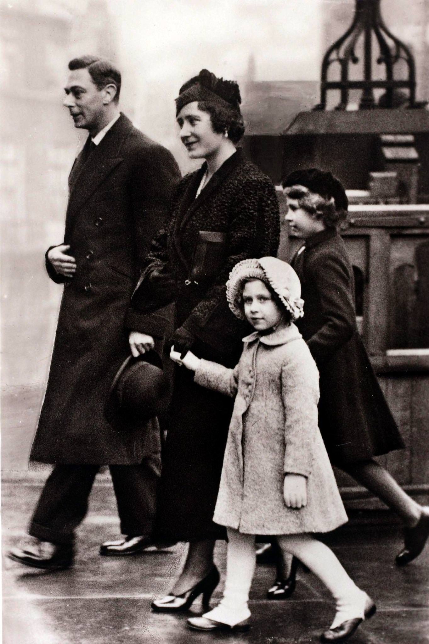 #84 King George VI of Great Britain and Queen Elizabethwith their daughters Princess Elizabeth and Princess Margaret, 1936