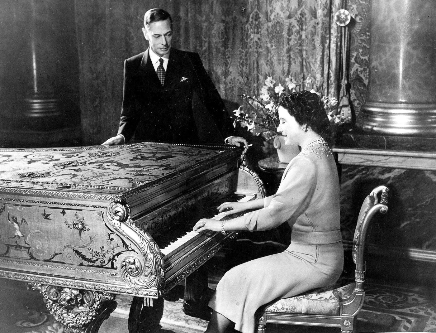 #115 Queen Elizabeth celebrates her 25th (Silver) Wedding Anniversary, 1948, England.