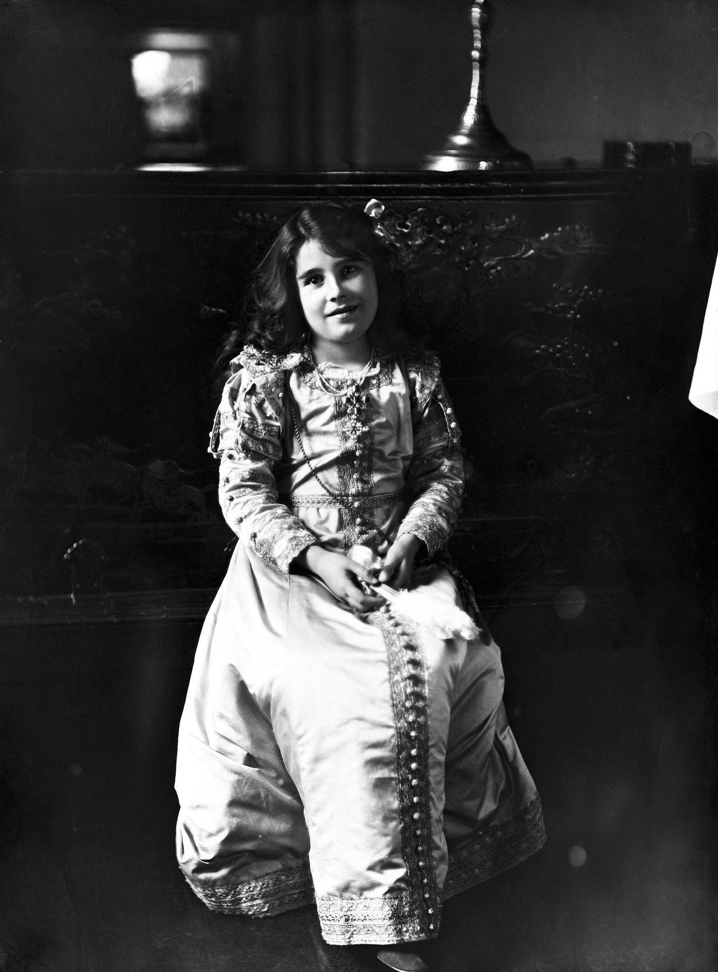 #11 Queen Elizabeth at age 9, at Glamis Castle in 1909.