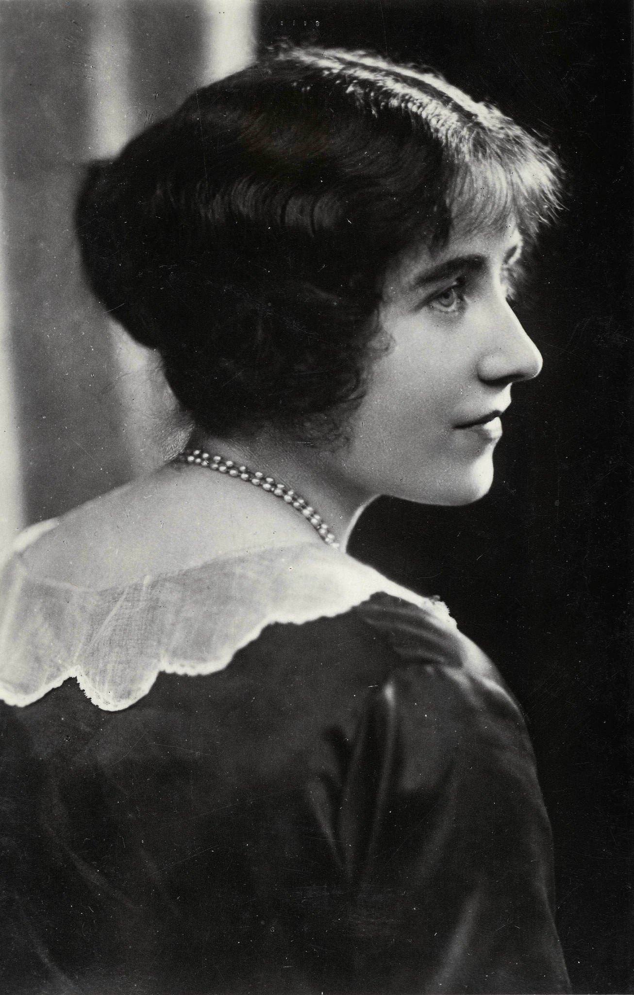 #14 The Queen Mother, young, as Lady Elizabeth Bowes-Lyon, 1920s.