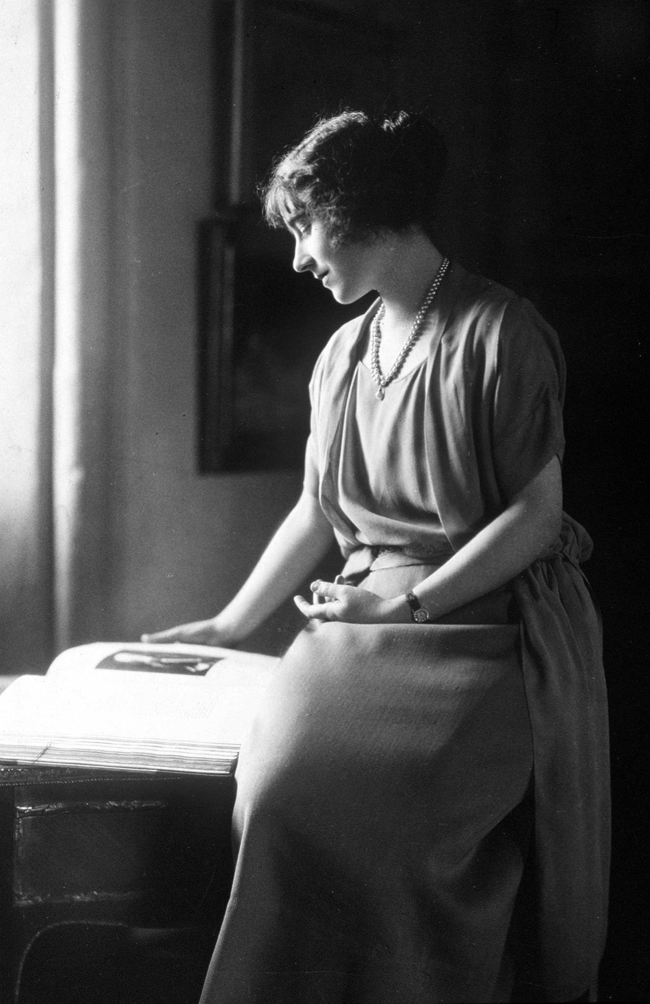 #21 Queen Elizabeth, the Queen Mother as Lady Elizabeth Bowes Lyon, 1922
