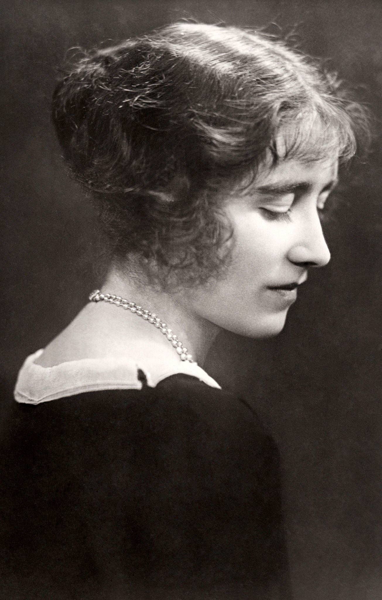 #23 Lady Elizabeth Bowes-Lyon, 1922