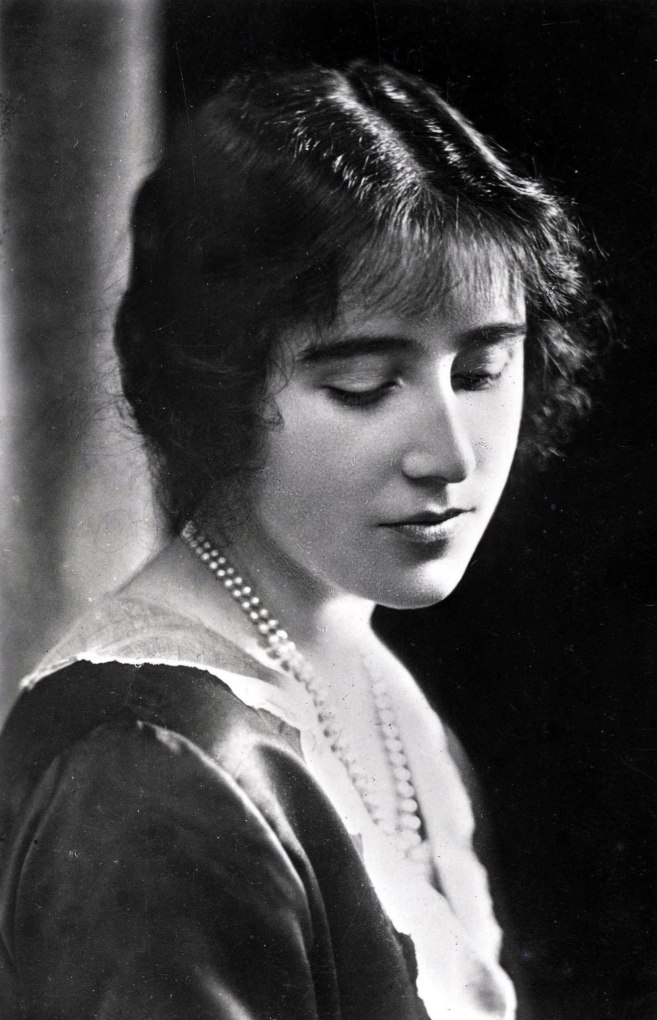 #32 Young Queen Mother as Lady Elizabeth Bowes Lyon, January 1923
