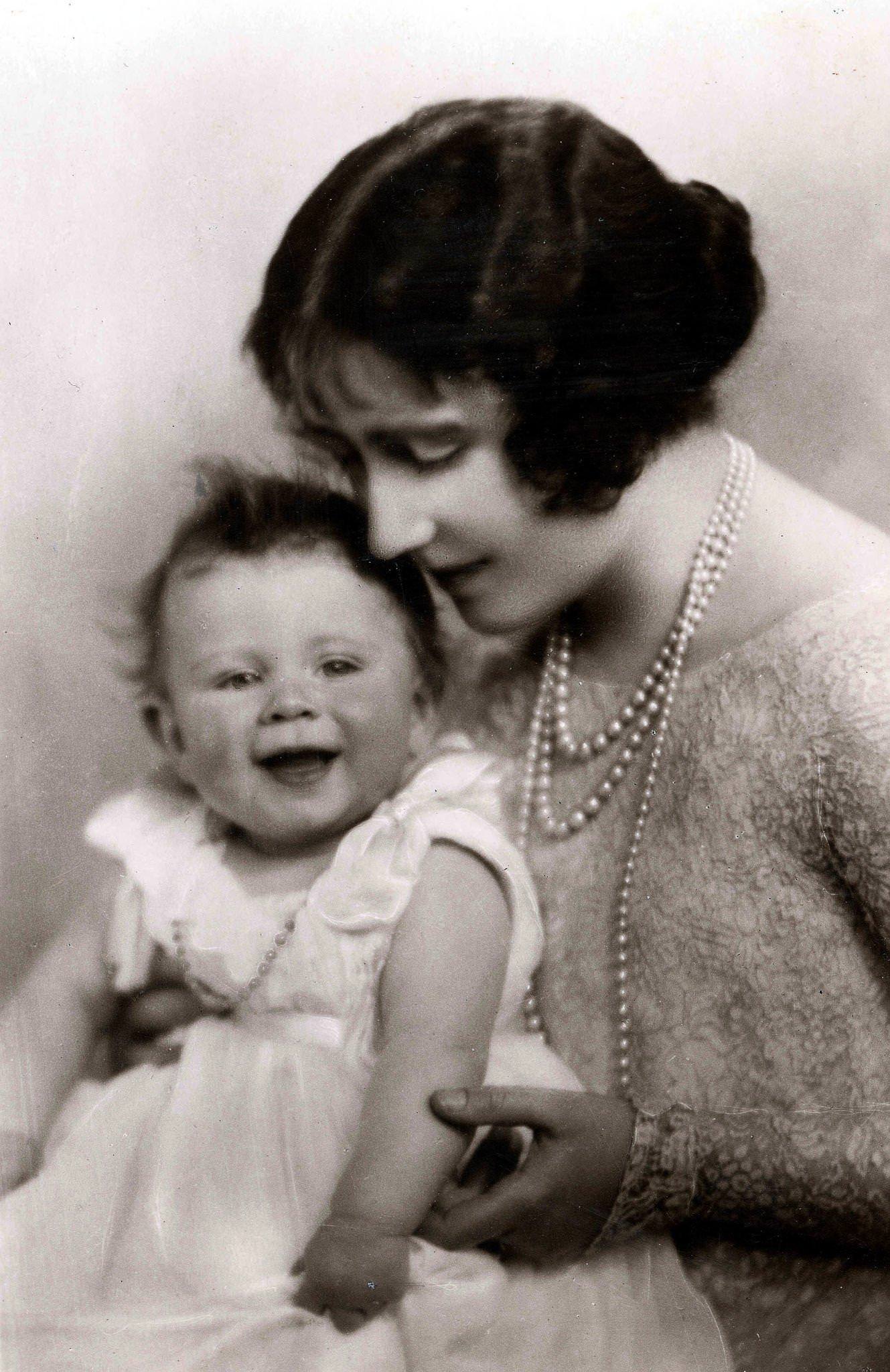 #66 The Queen Mother with her baby daughter Princess Elizabeth, 1926.