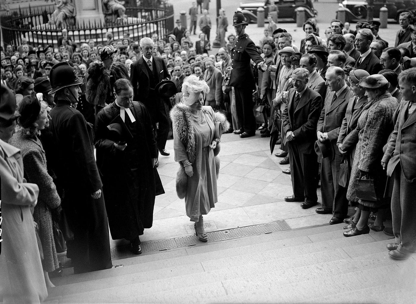 #91 Queen Elizabeth arriving at St. Paul’s Cathedral for a London Mission thanksgiving service, London, 1940.