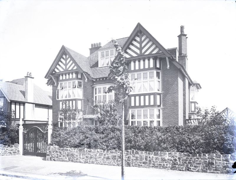 #8 House, Sutton, 1911