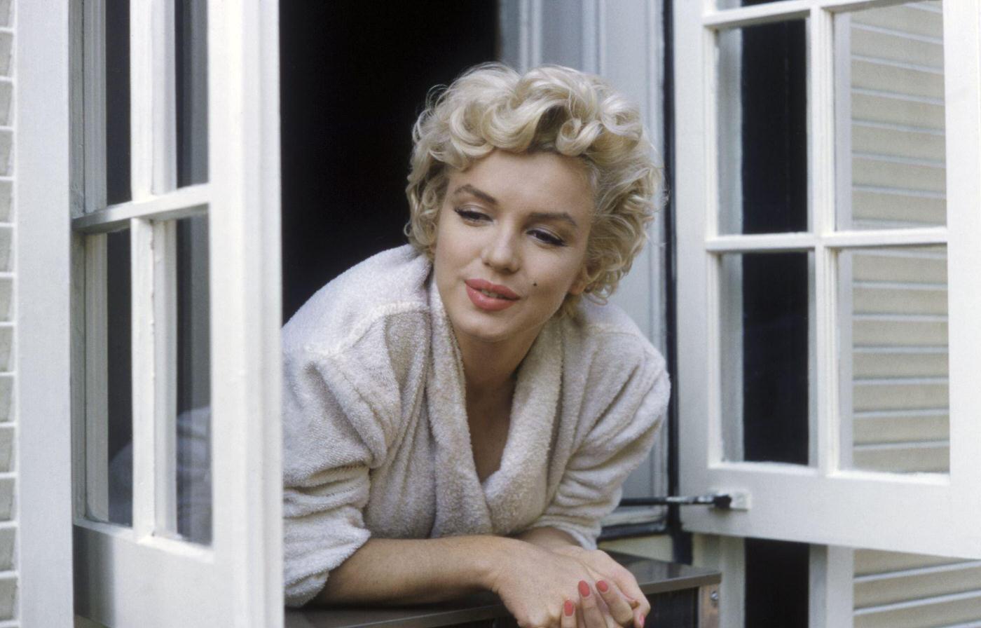 Marilyn Monroe leaning out of a window in her bathrobe in 1954 during the filming of “The Seven Year Itch” in New York