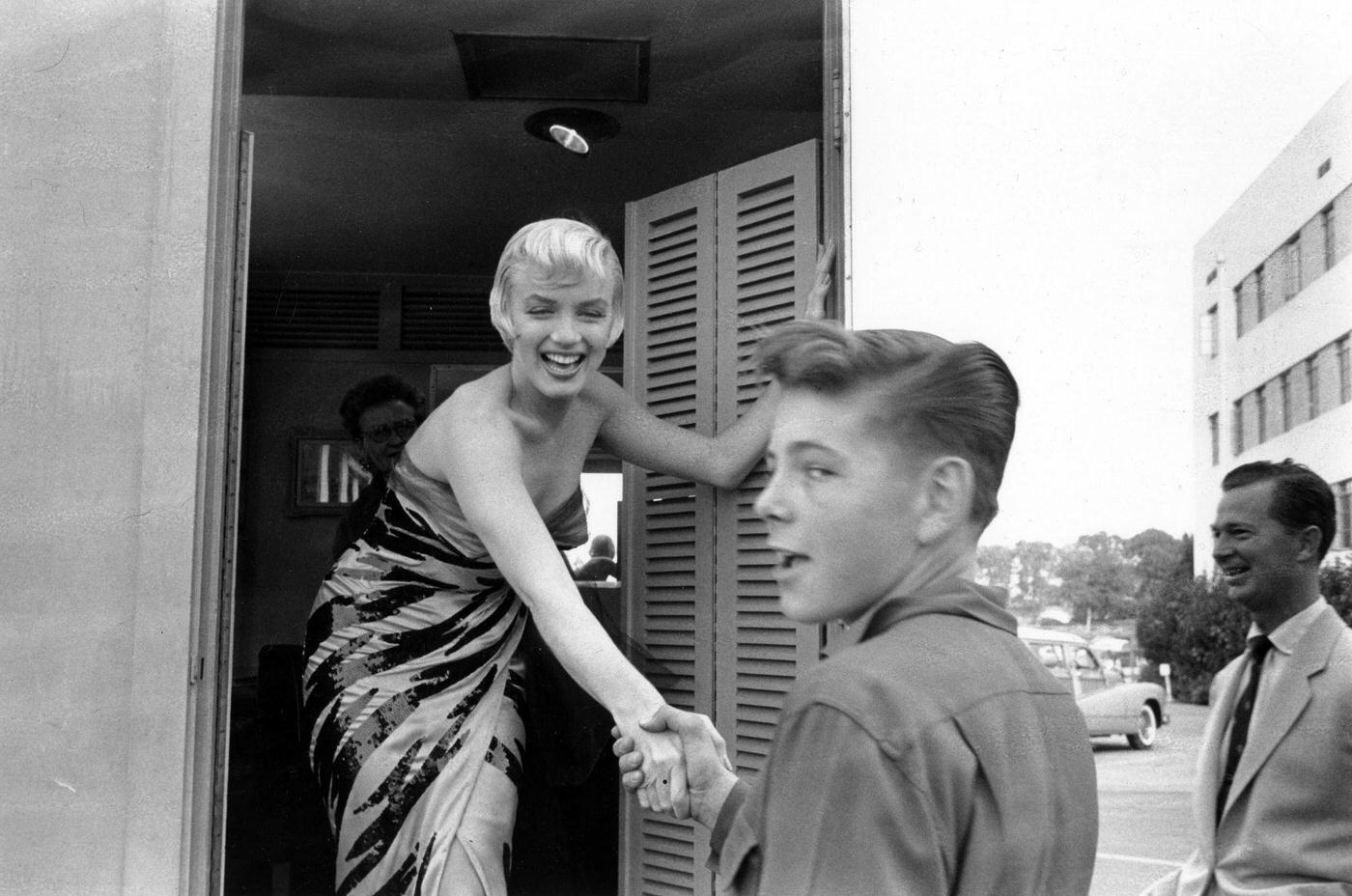 Marilyn Monroe on set with Tom Ewell in 1954 during the filming of “The Seven Year Itch”