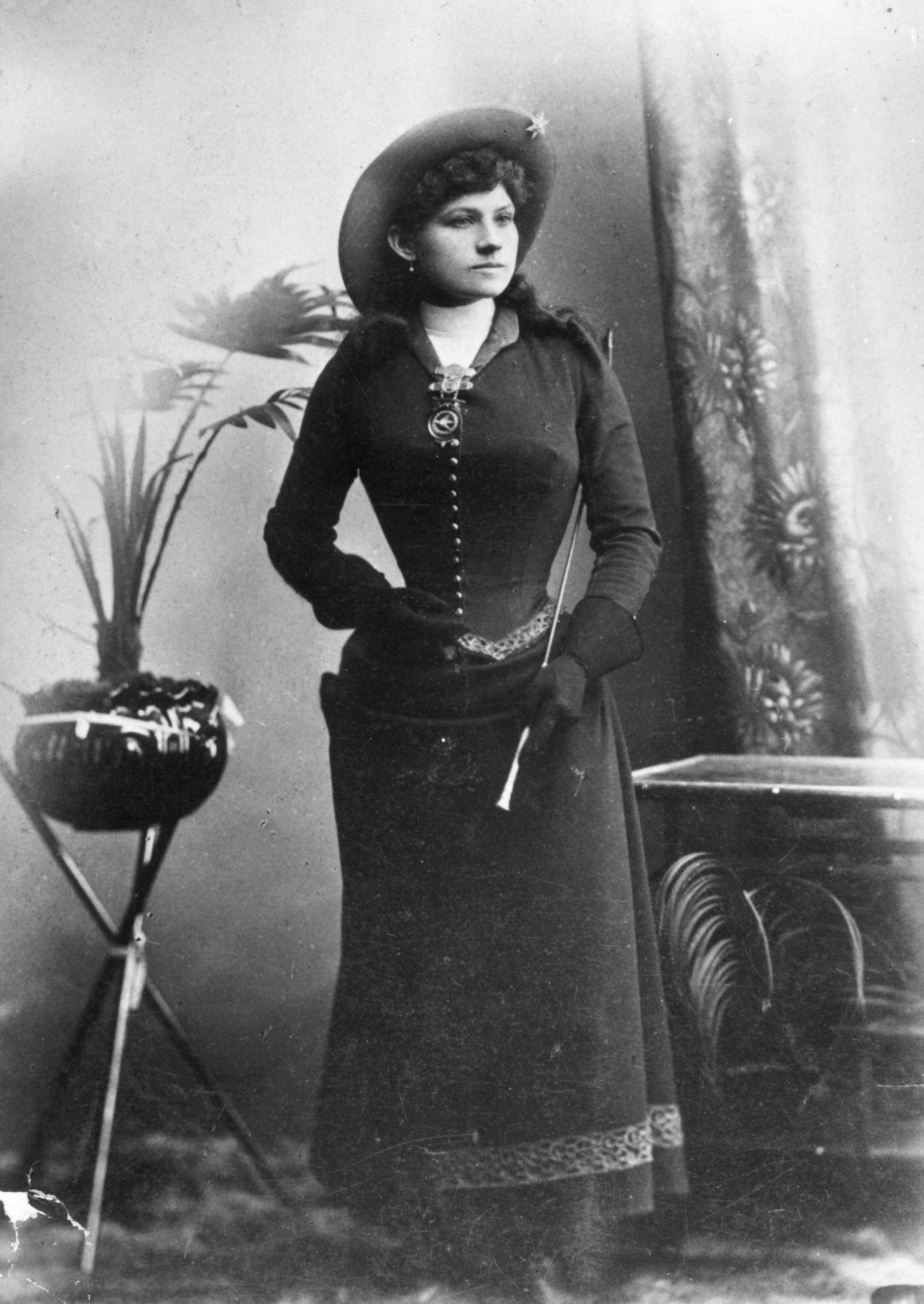 #60 Annie Oakley, 1887: American sharpshooter and rodeo star Annie Oakley (1860 – 1926)