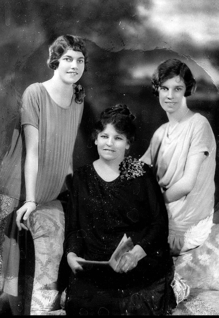 #52 Portrait of three women, 1930.