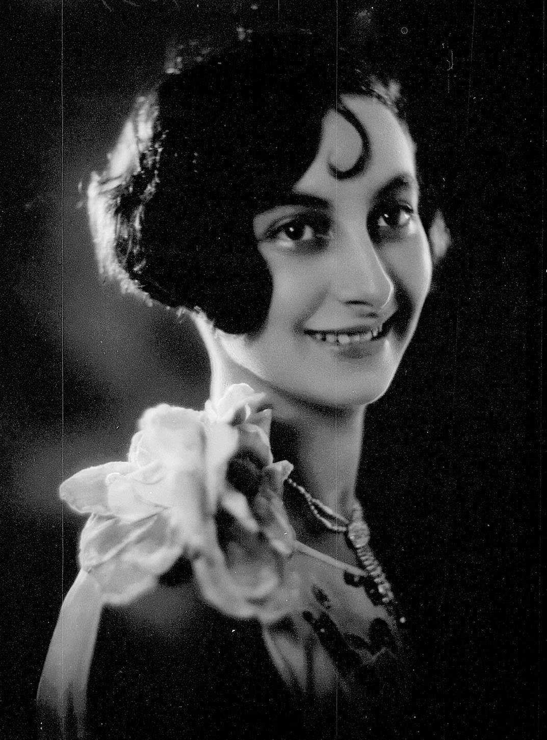#22 Portrait of a woman, possibly of the surname ‘Abrahams’