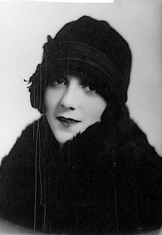 #24 Cabaret artist Peggy Petite