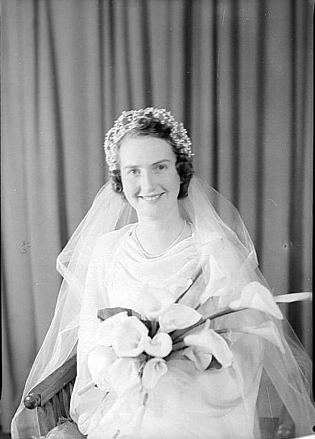 #26 Portrait of a bride holding a bouquet