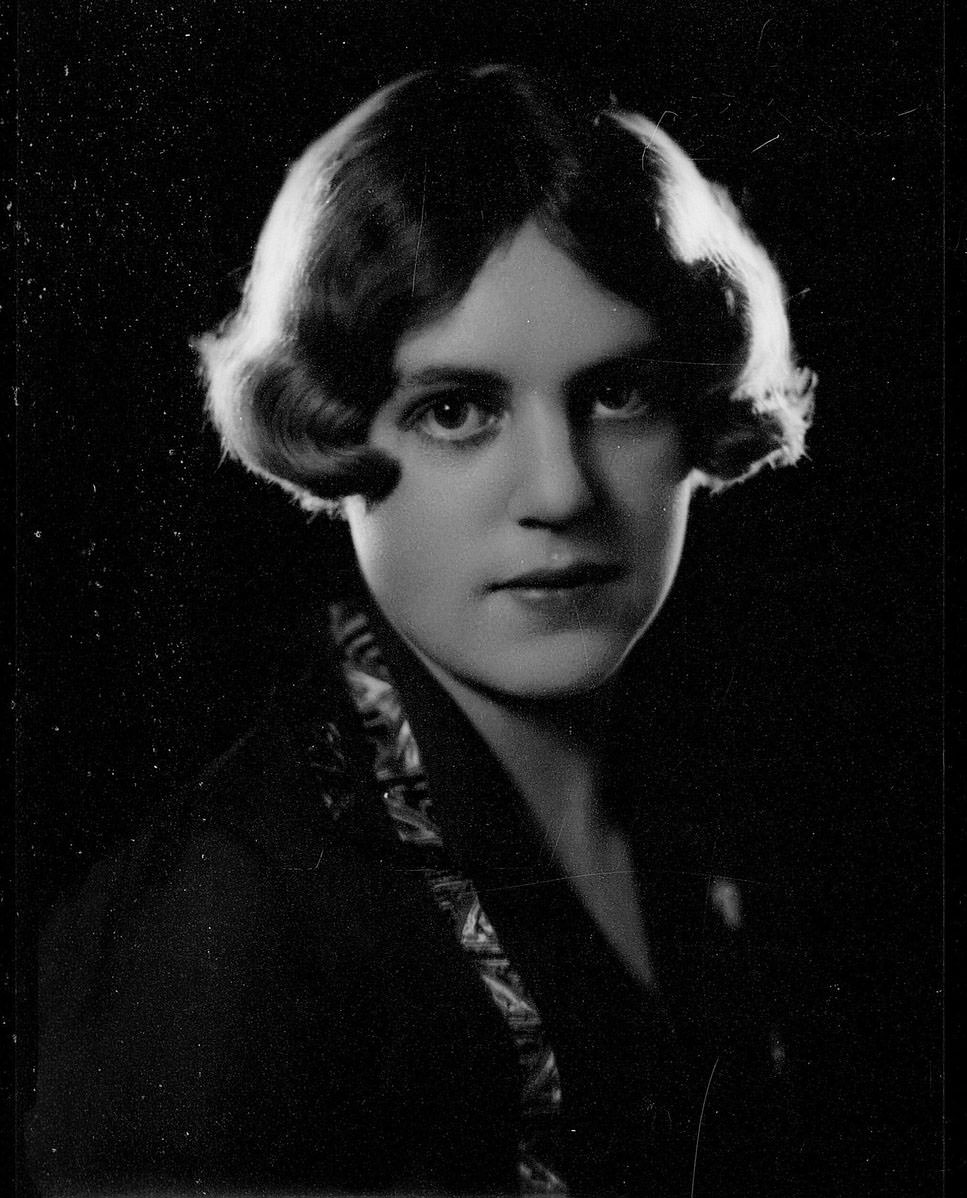 #53 Portrait of a woman, possibly of the surname ‘Wooly’ / ‘Woolley’