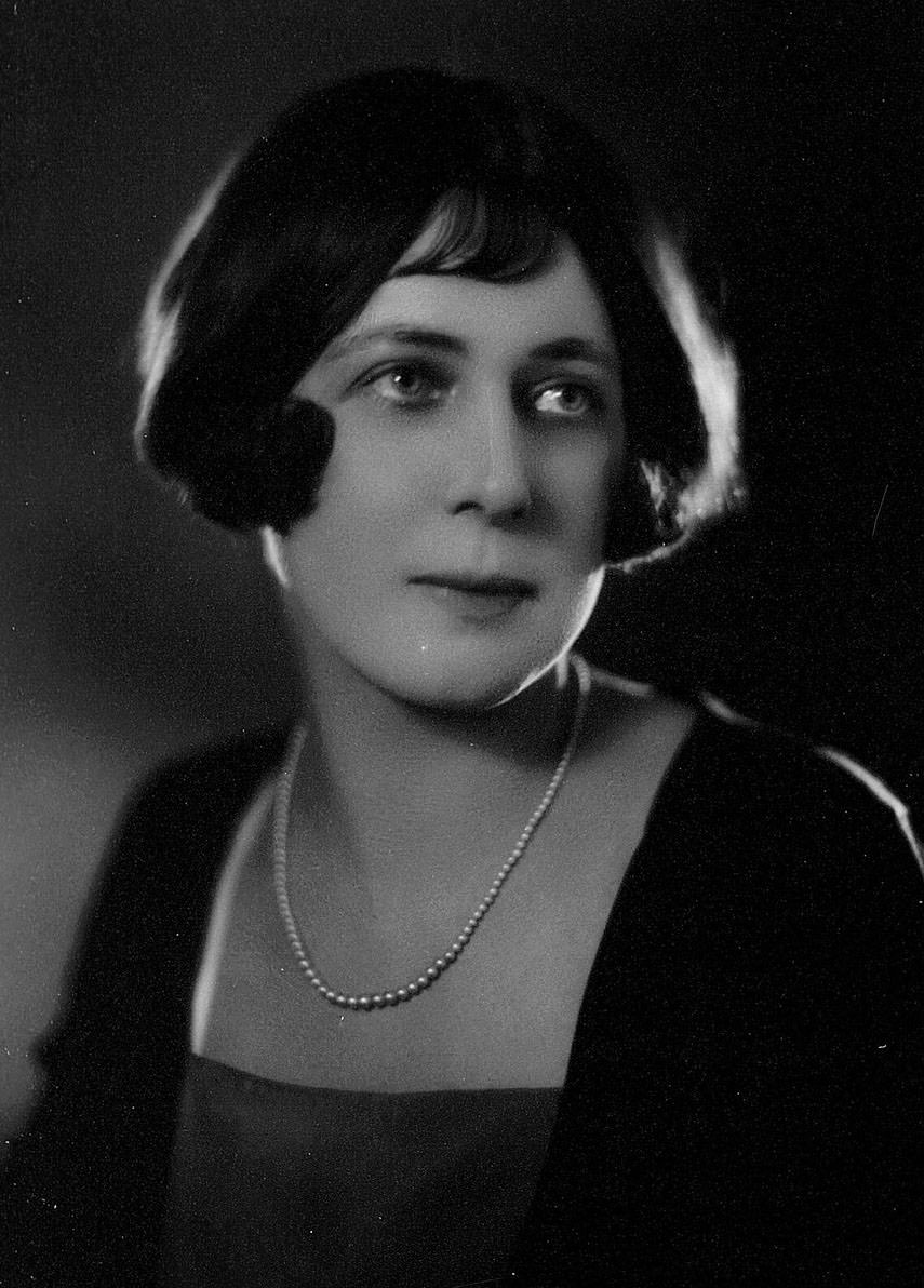 #58 Portrait of a woman (possibly of the surname Lynch)