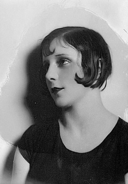 #90 Cabaret artist Peggy Petite
