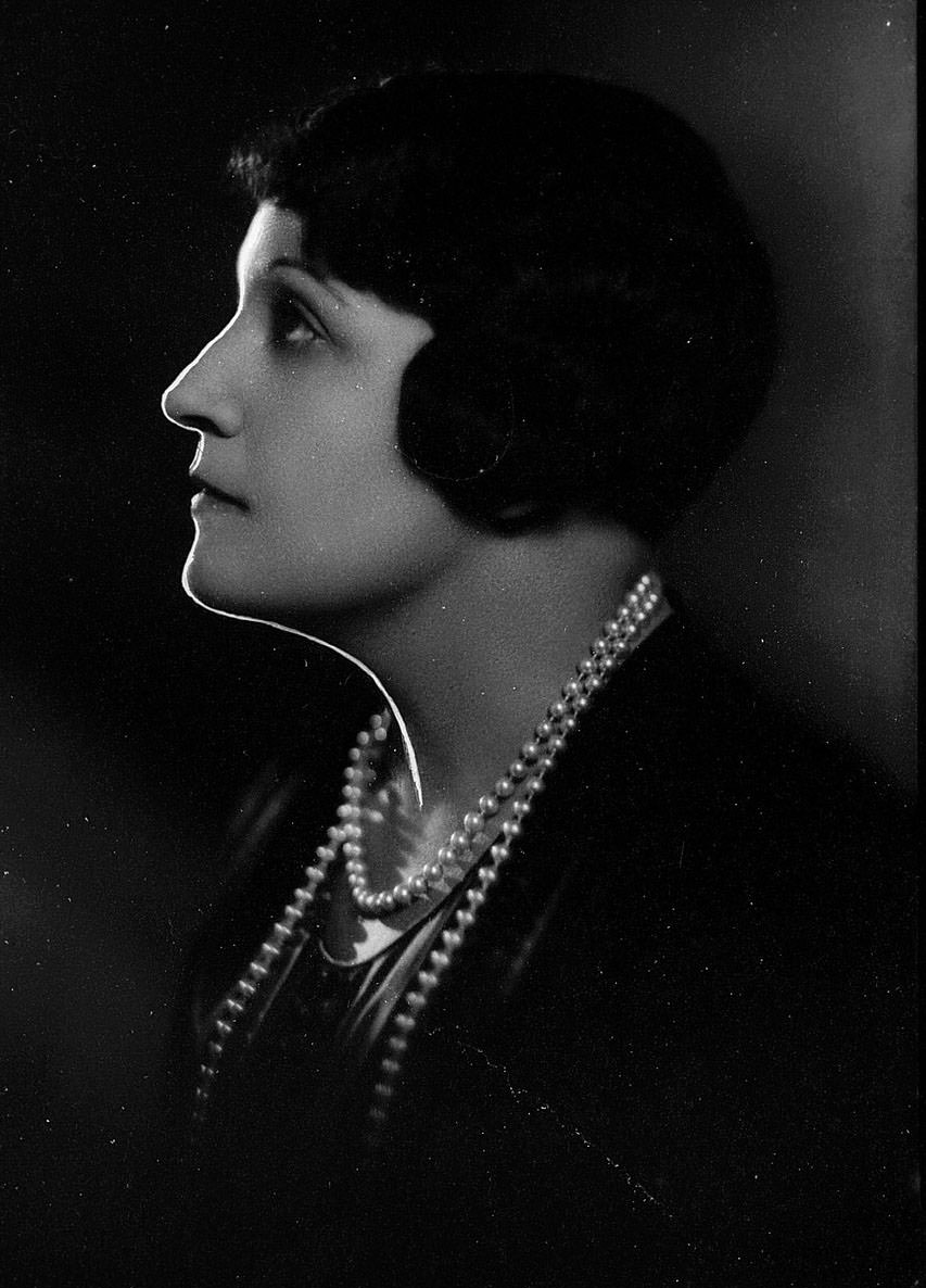 #94 Portrait of Mrs Ray Murdoch (née Lottie Andrews)
