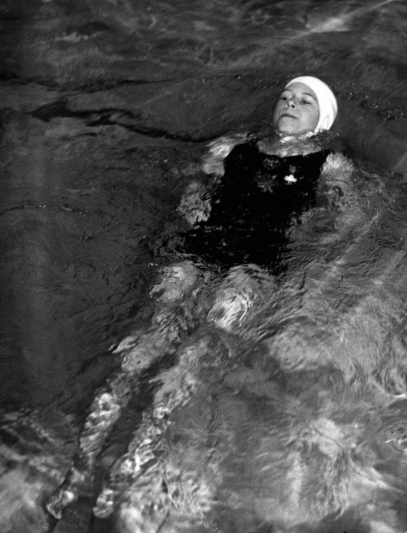 #5 Elizabeth II swimming backstroke in 1939.
