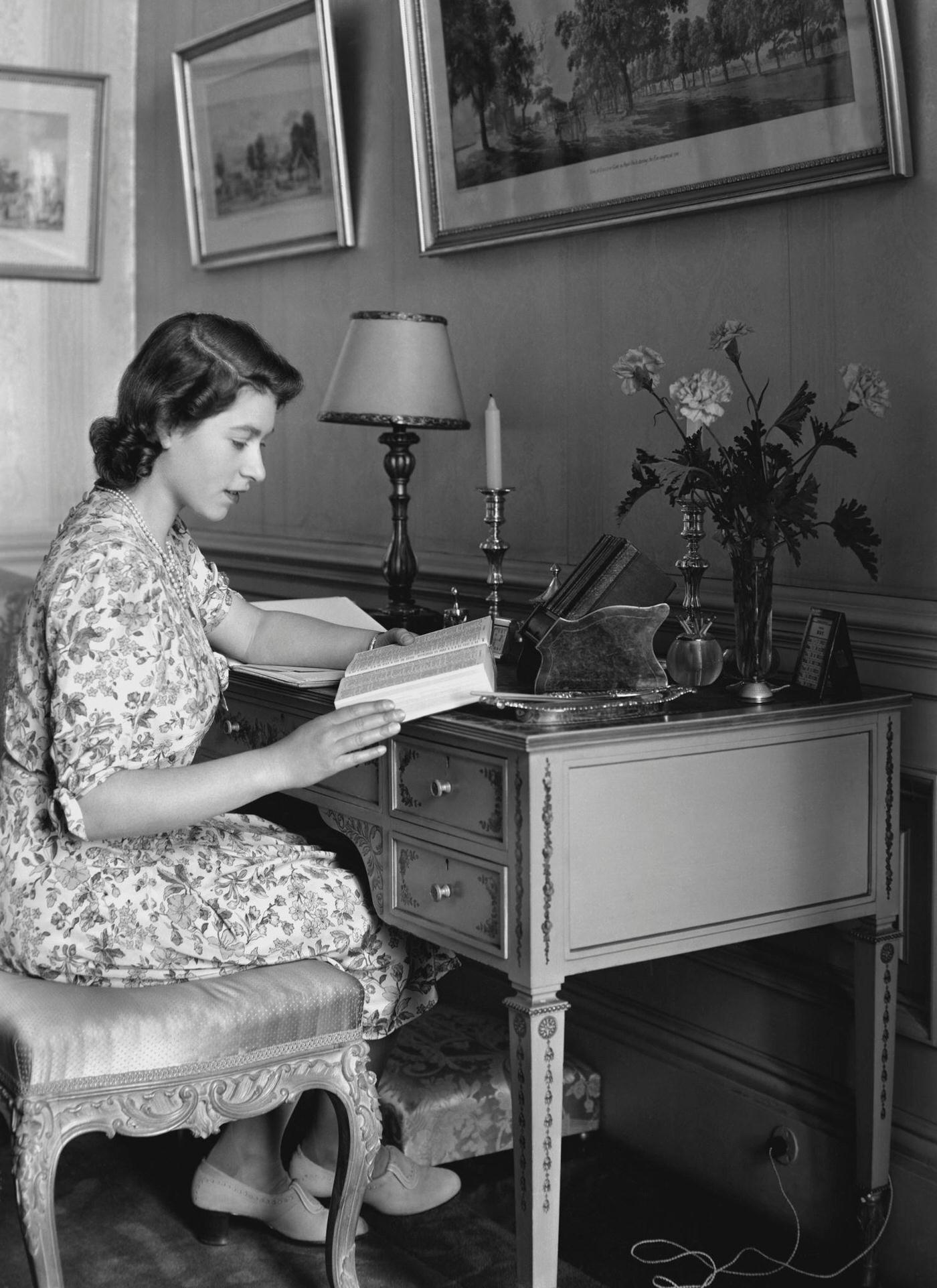 #73 Princess Elizabeth pictured seated at a desk reading a book at Windsor Castle, 1944