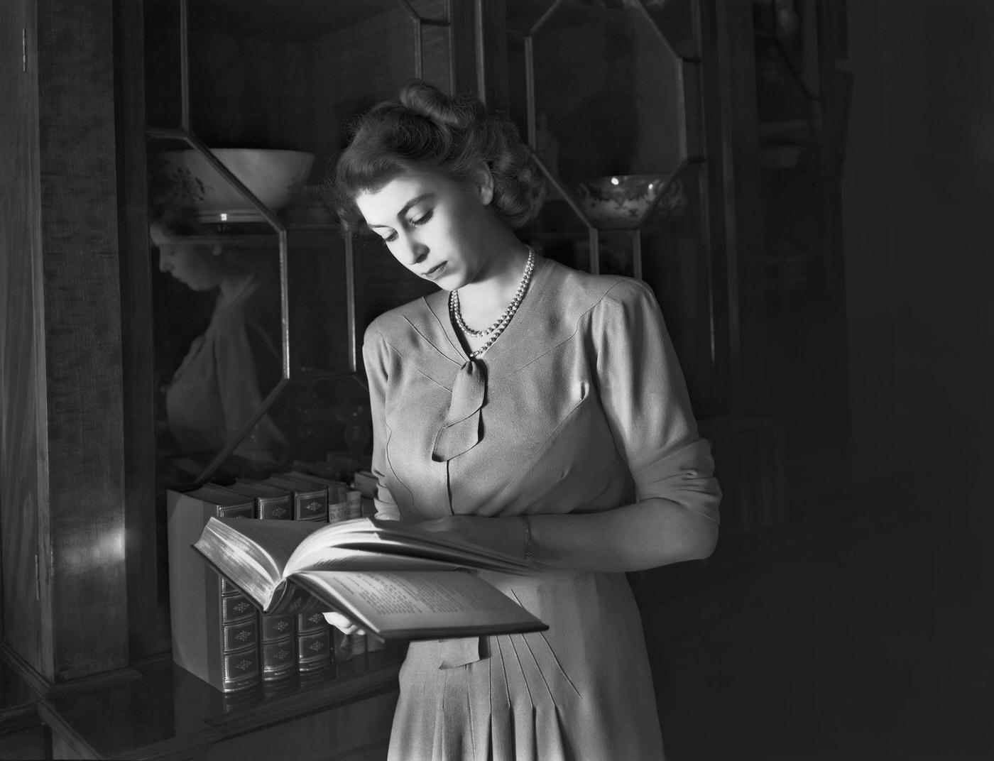 #88 Princess Elizabeth reading a book at Buckingham Palace, London, 19 July 1946.