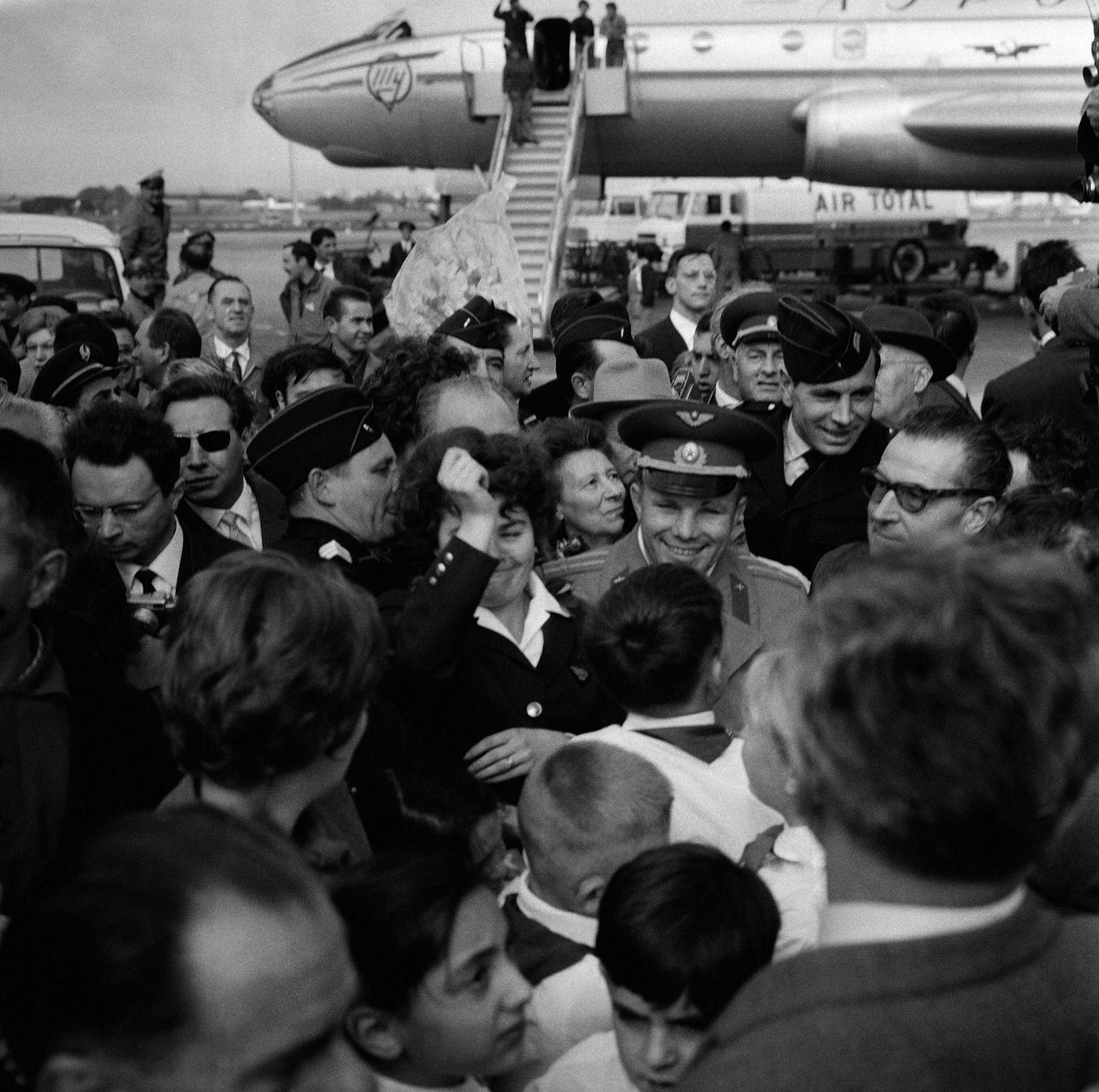 #12 Arrival of Russian cosmonaut Yuri Gagarin at Le Bourget airport, 1963