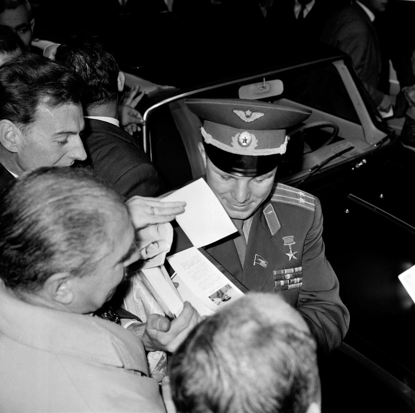 #16 Cosmonaut Yuri Gagarin with fans at Le Bourget airport, 1963