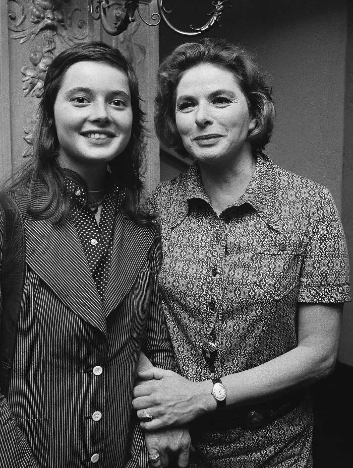 #21 Ingrid Bergman and Isabella Rossellini in 1971