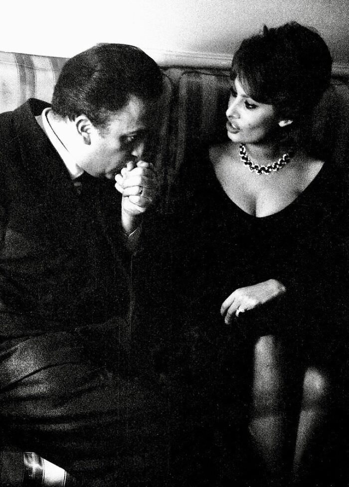#52 Federico Fellini and Sophia Loren, 1960s. Photo by Chiara Samugheo