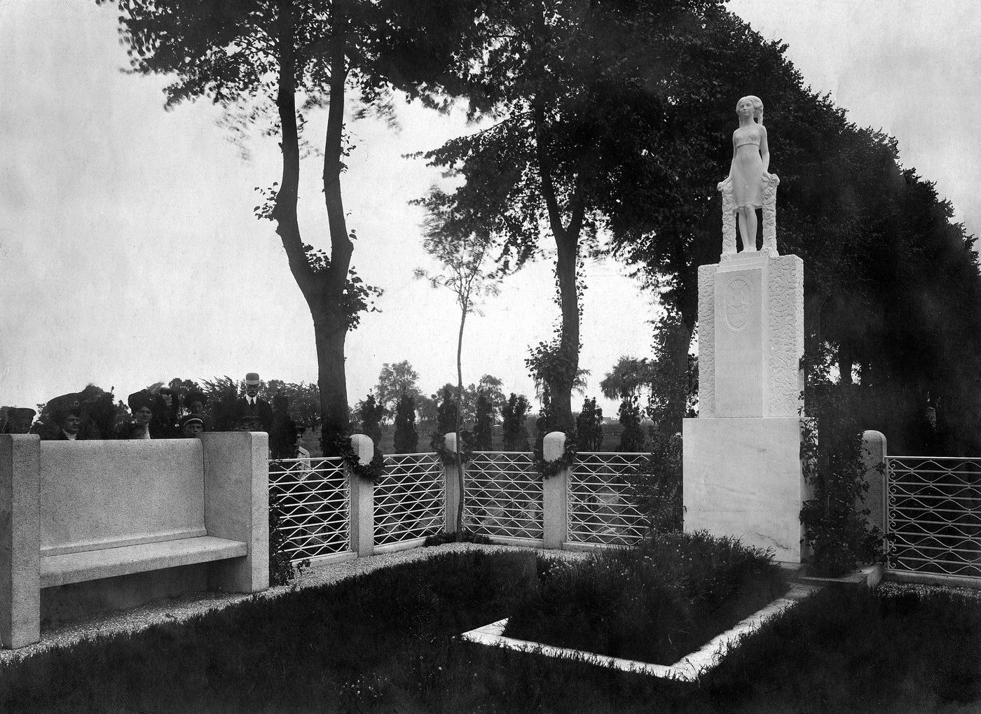 #39 Funerary monument of writer Detlev von Liliencorn in Hamburg-Altrahlstedt, Germany, 1910