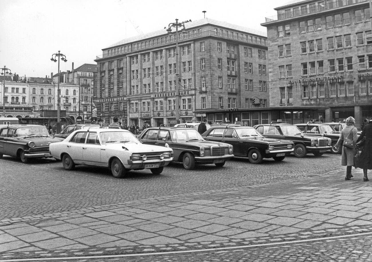 #4 A view of cars and parking spaces at Rathausmarkt in Hamburg, West Germany in 1971.