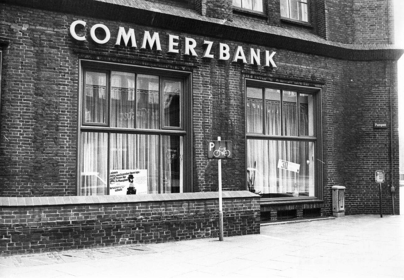 #51 Exterior view of a branch office of Commerzbank in Hamburg, Germany in the early 1970s.