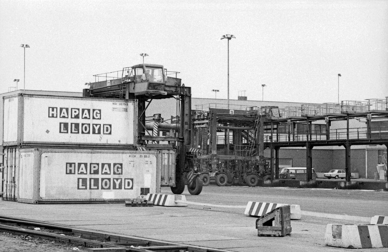 #53 Handling of containers at the container port of Hamburg, Germany 1970s