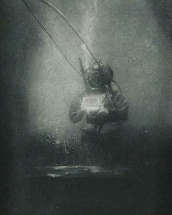 #47 The First Underwater Photograph
