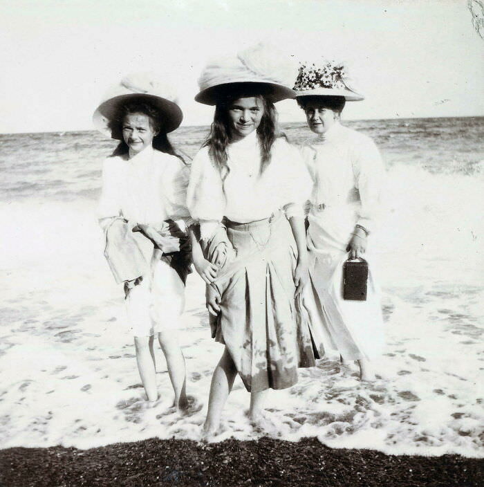 #70 Romanov Sisters’ Summer Cruise