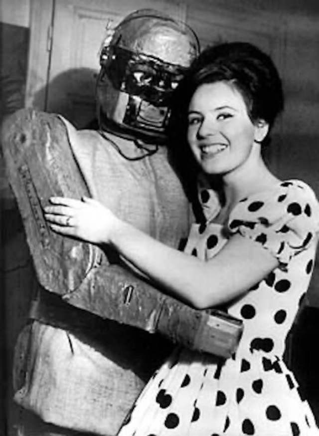 Revolutionizing Housework: Claus Scholz-Nauendorff’s MM7 Selektor Robot Invention Inventions
