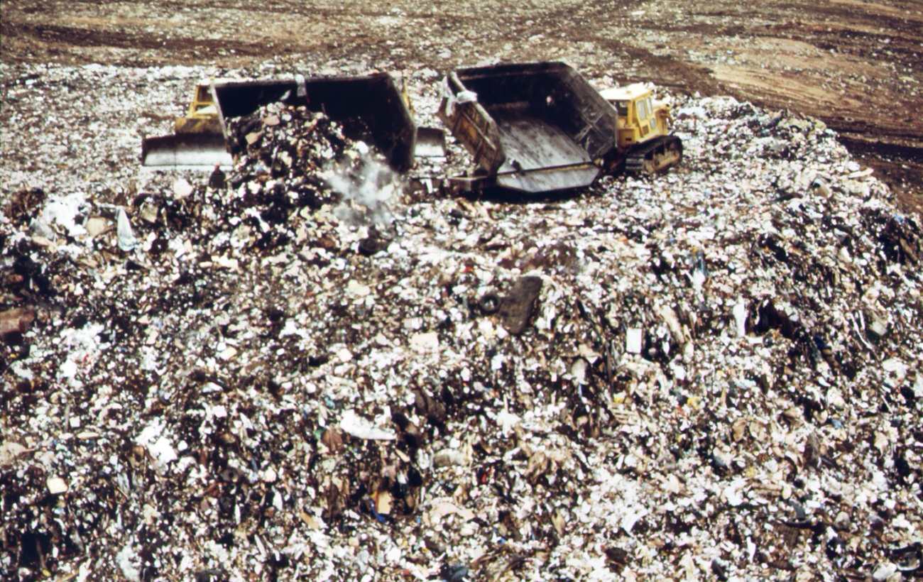 #24 Landfill at fresh kills, staten island (just opposite carteret nj.), 1970s