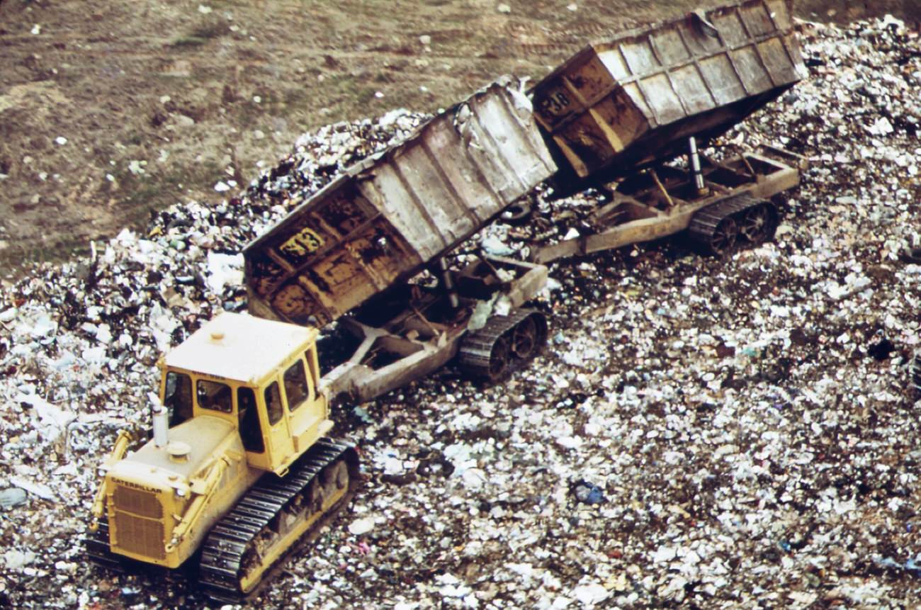 #41 Dumping landfill at fresh kills, on the west shore of staten island, 1970s