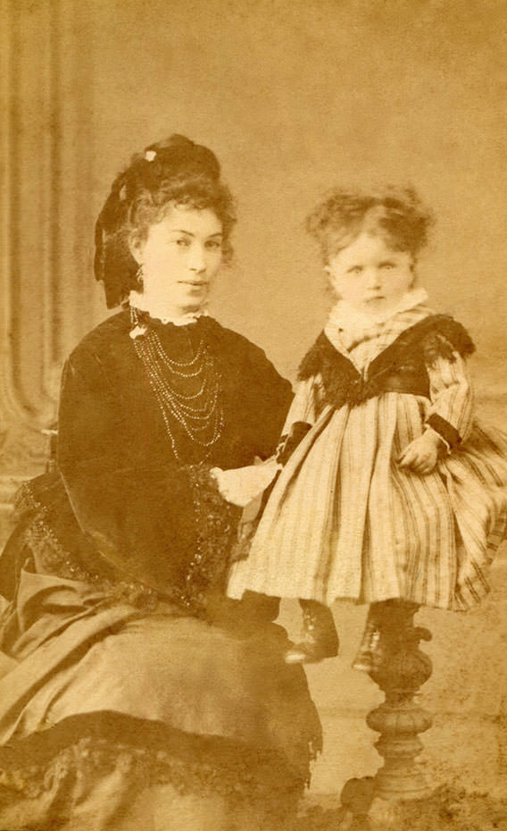 #11 Capturing the Elegance of Viennese Women: Historic Studio Portraits from the 1860s #11 Photography