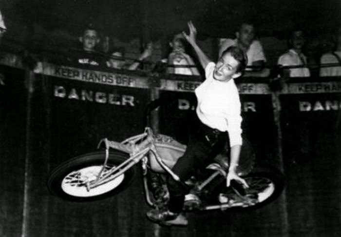 Speed Queens: The Women who Ruled the Motorcycle World in the 20th Century Vehicles &; Transportatio