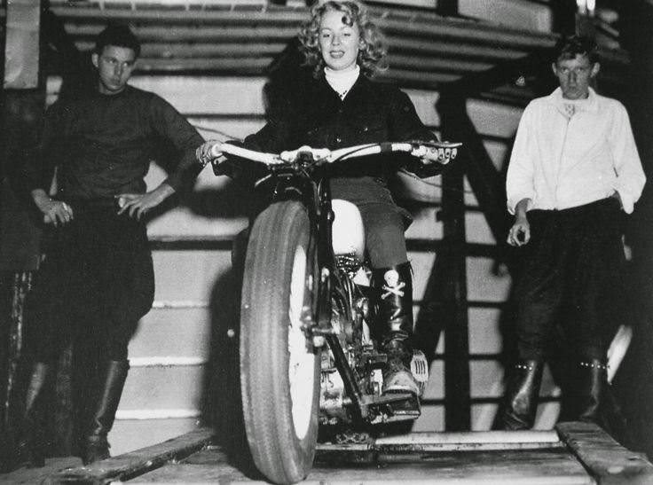 Speed Queens: The Women who Ruled the Motorcycle World in the 20th Century Vehicles &; Transportatio