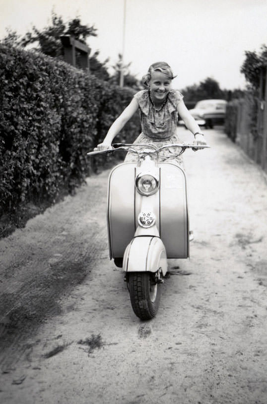 Fashion and Freedom: Vintage Photos of Women on Their Scooters Vehicles &; Transportation