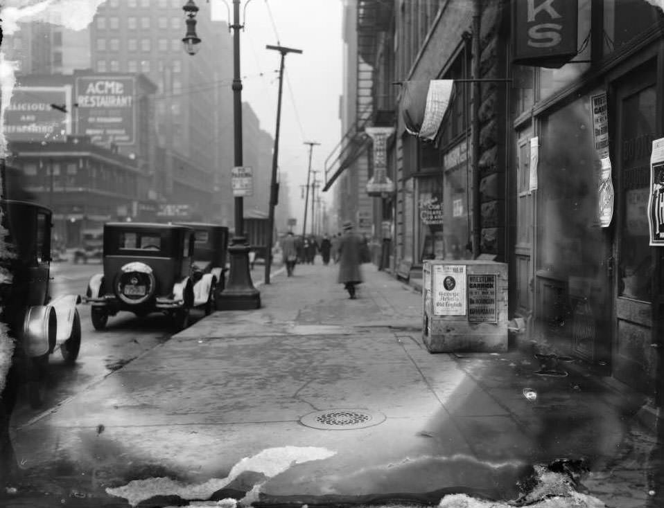#71 N. Broadway, 100 block of, 1930 – View of 100 block of N. Broadway. Ramona Cigar Co. at 104 N. Broadway.