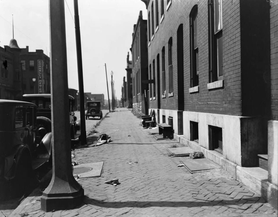 #86 View of 2000 block of Walnut St. Connely Manufacturing Co. building at 2038 Walnut in the background, 1930