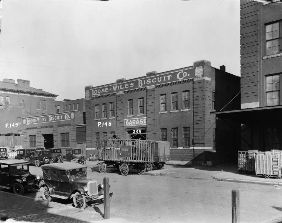 #117 Loose-Wiles Biscuit Co. buildings at 202 and 208 15th St. near Walnut, 1930