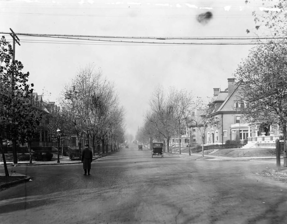 #202 Residential neighborhood at Washington Place and Lake Ave, 1930